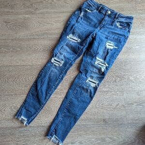M Jeans High Rise Size 10 Women's Medium Wash Distressed Cropped